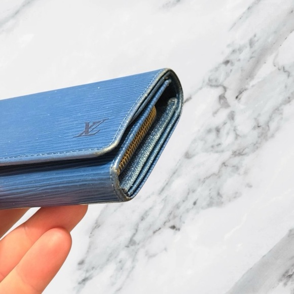 Louis Vuitton Authentic Blue Epi Leather Porte Tresor Wallet with Dustbag - Picture 6 of 16